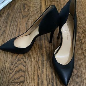 Jessica Simpson size 8 1/2 black pumps